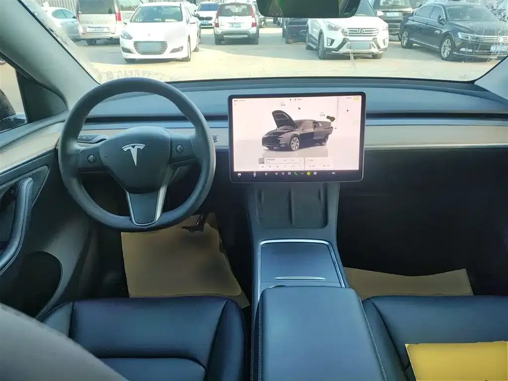 Tesla Model Y — фото 10