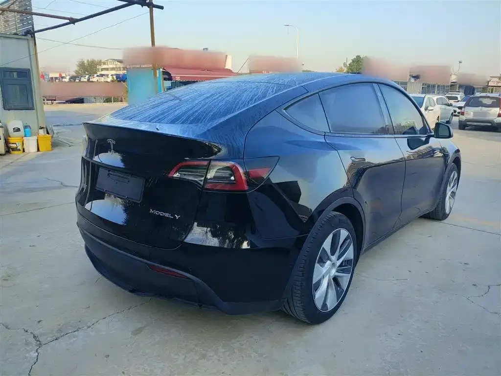 Tesla Model Y — фото 7