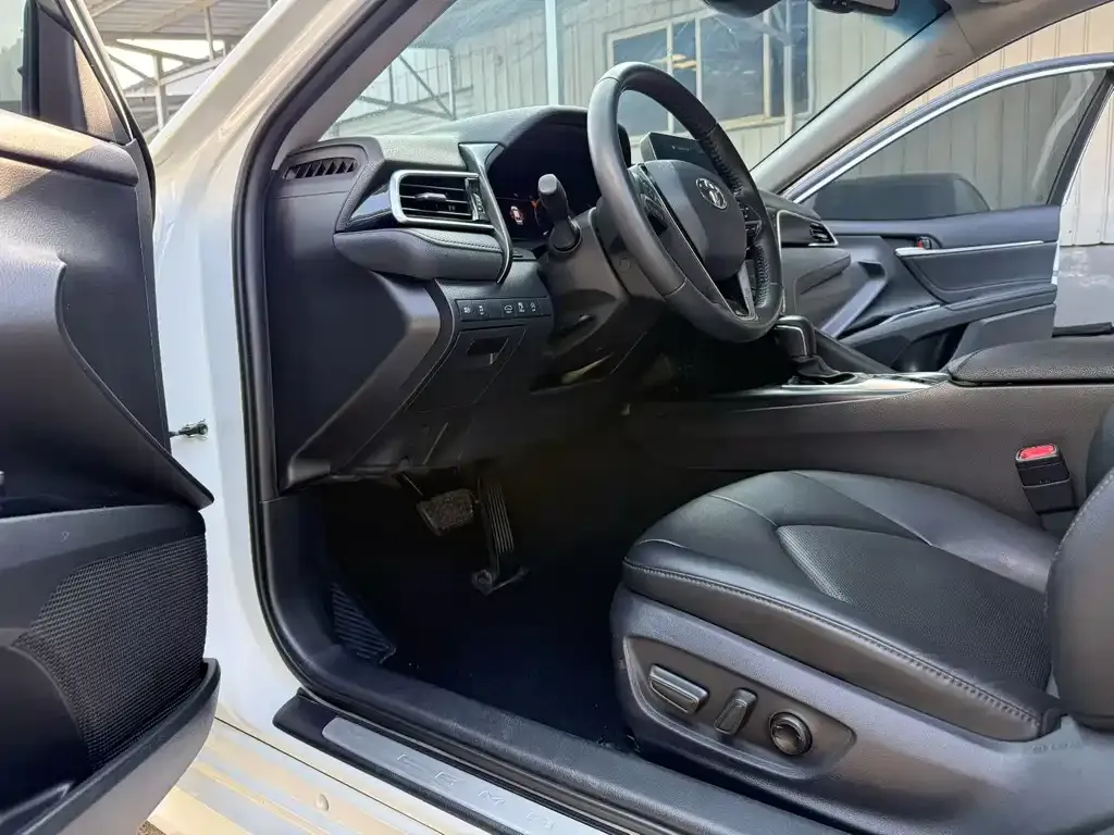 Toyota Camry 2022 из CN, фото 4
