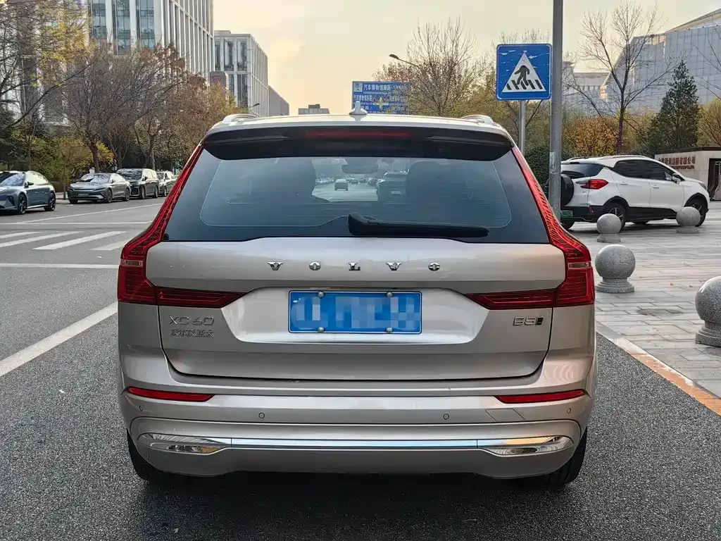 Volvo XC60 2023 из CN, фото 3