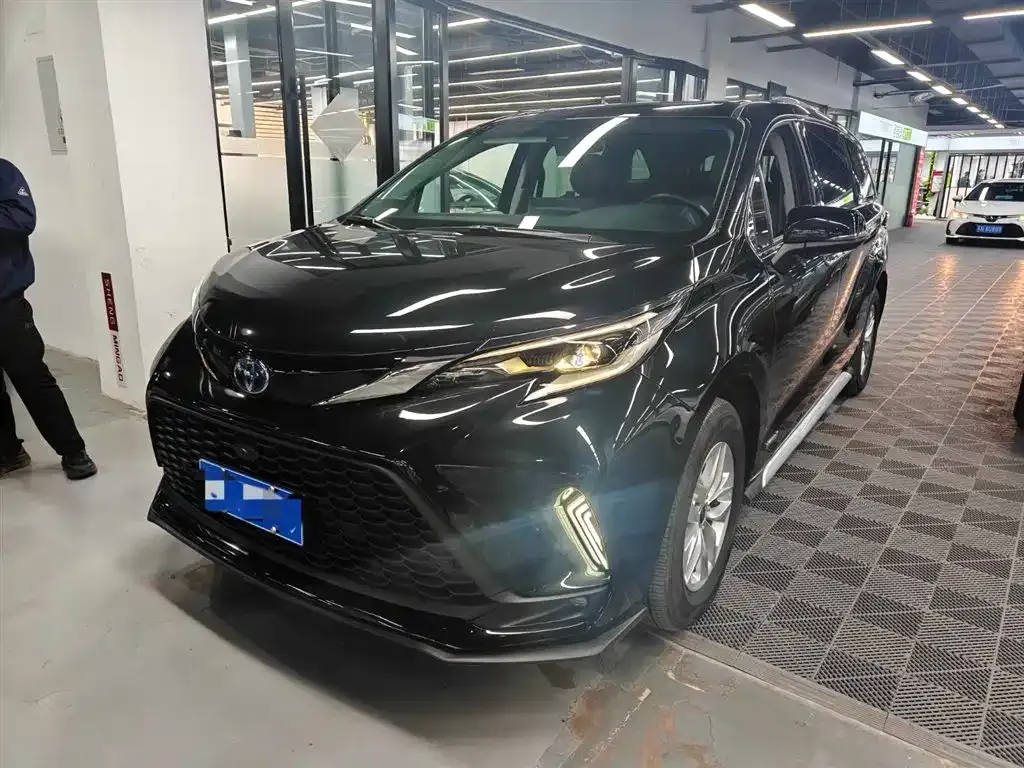 Toyota Granvia 2024 из CN, фото 1