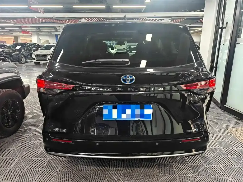 Toyota Granvia 2024 из CN, фото 3