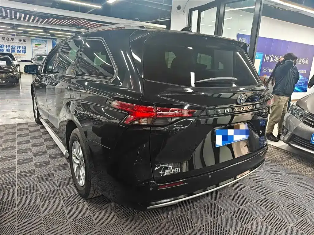Toyota Granvia 2024 из CN, фото 4