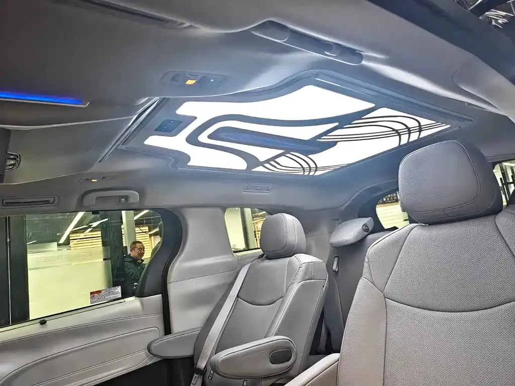 Toyota Granvia 2024 из CN, фото 8