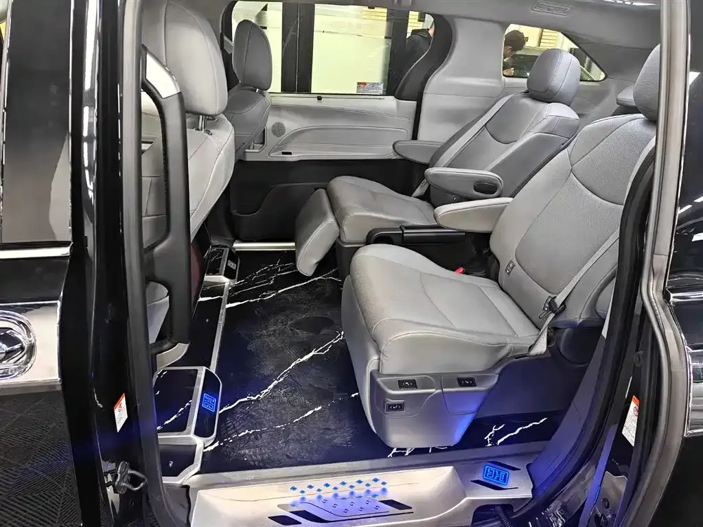 Toyota Granvia 2024 из CN, фото 9