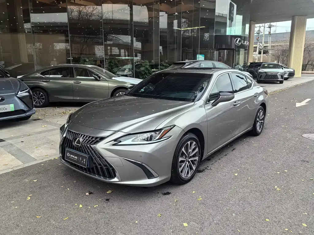 Lexus ES — фото 1