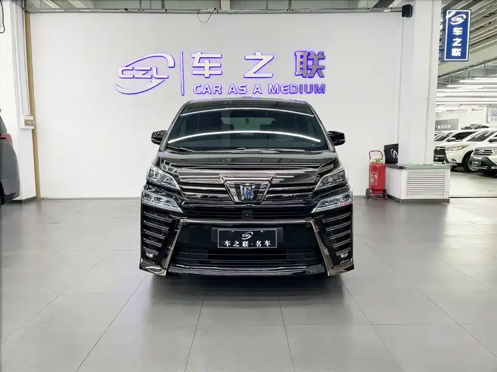 Toyota Vellfire — фото 2