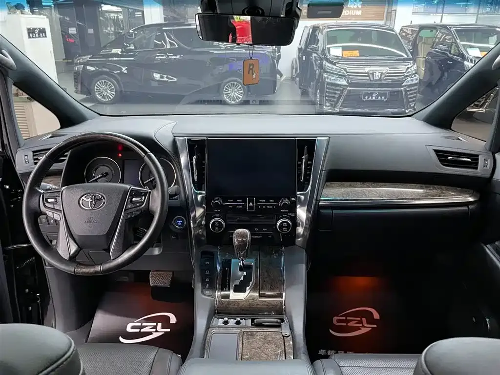 Toyota Vellfire — фото 7