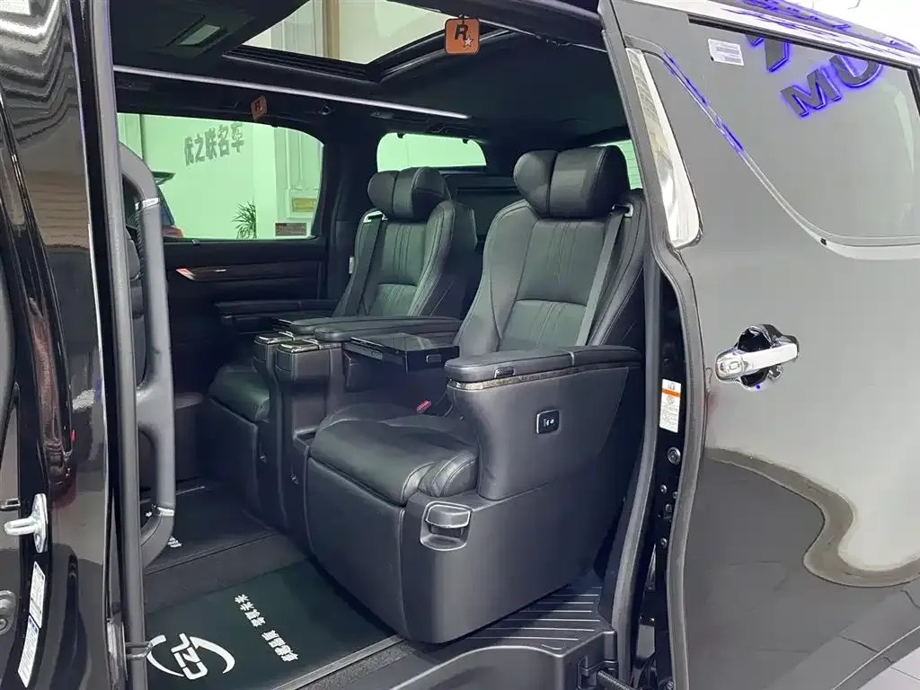 Toyota Vellfire — фото 9