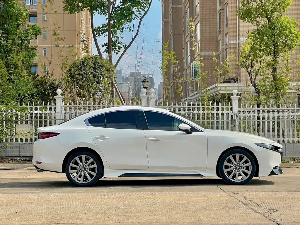 Mazda 3 Axela — фото 10