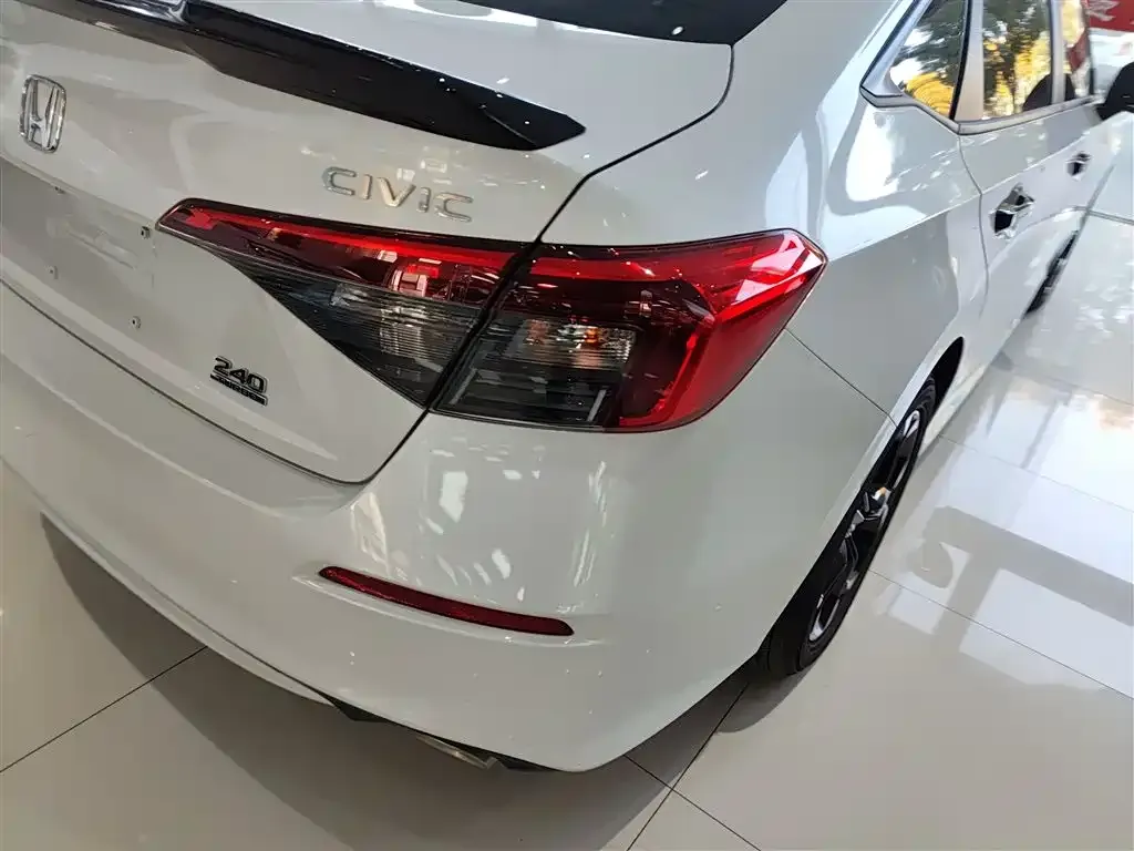 Honda Civic — фото 8