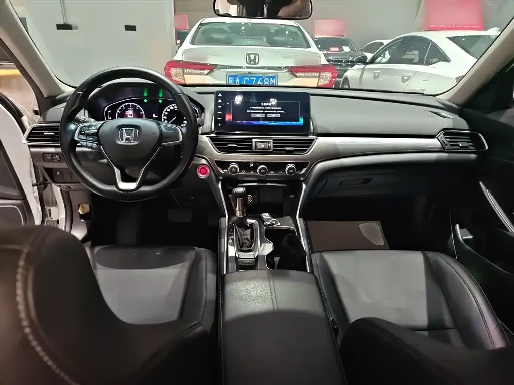 Honda Accord — фото 10