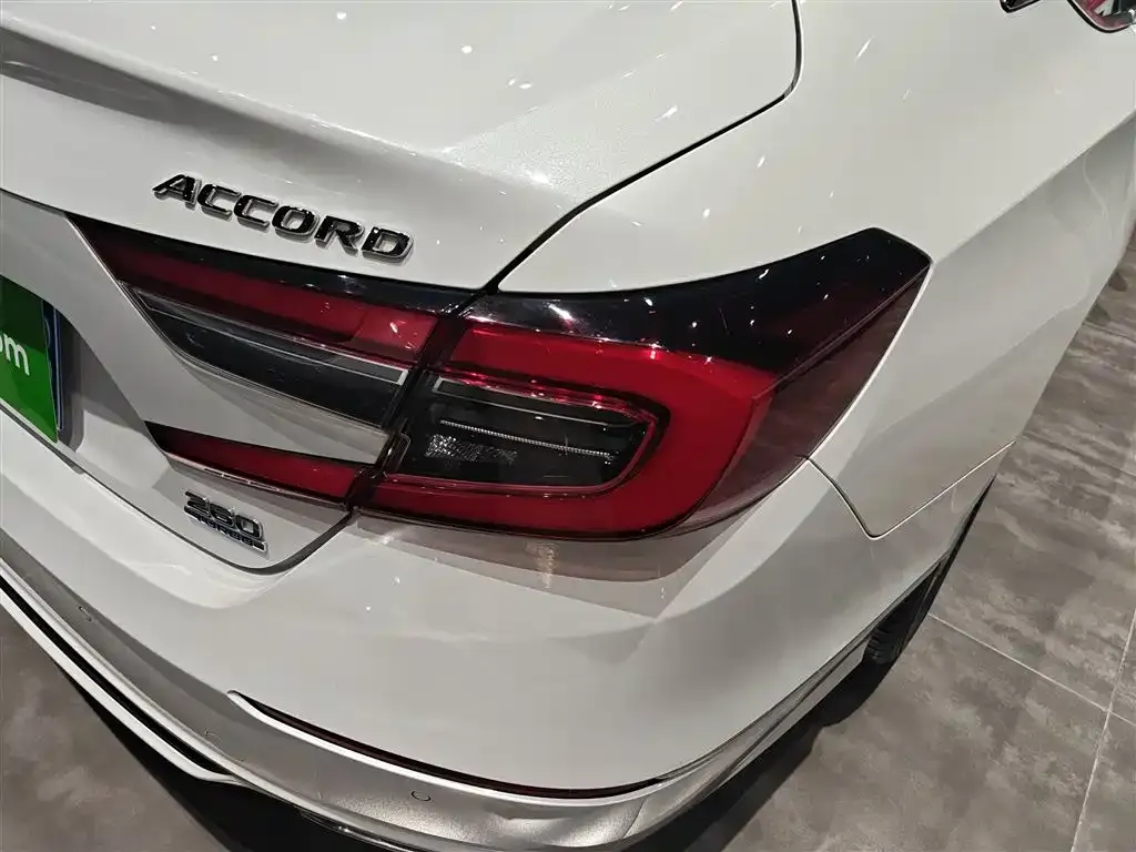 Honda Accord — фото 8