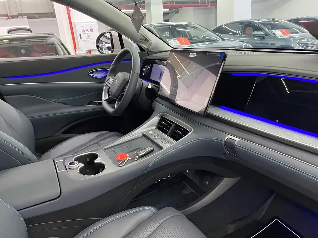 BYD Hiace 07 DM-i — фото 10