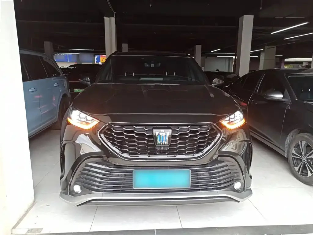 Toyota Crown Kluger 2022 из CN, фото 3