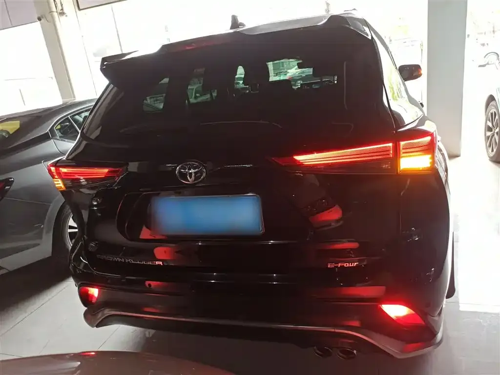 Toyota Crown Kluger 2022 из CN, фото 6