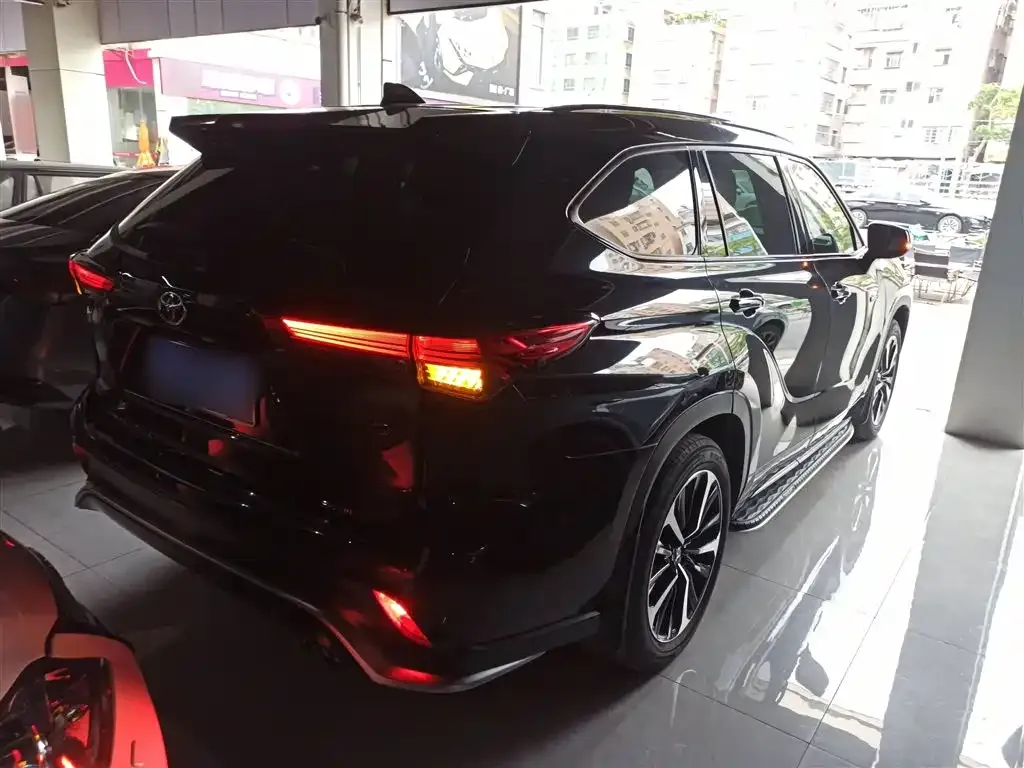 Toyota Crown Kluger 2022 из CN, фото 7
