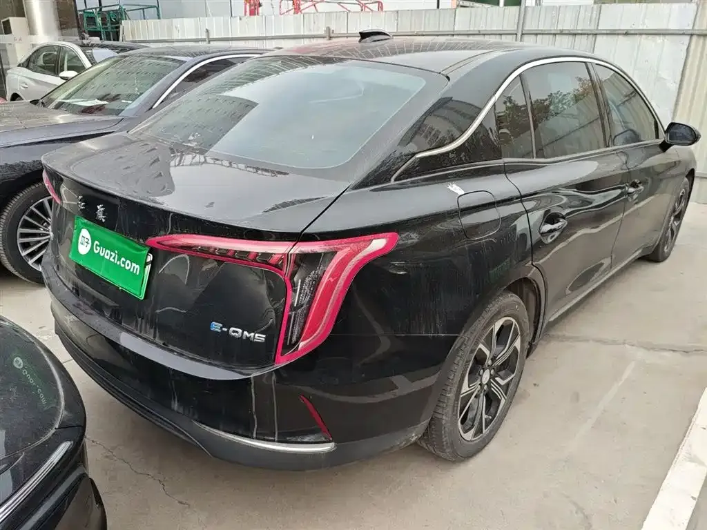 Hongqi E-QM5 — фото 7