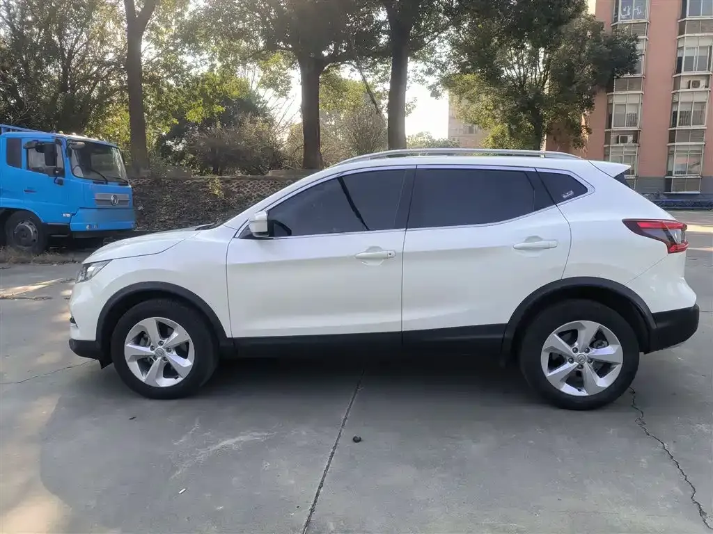 Nissan Qashqai — фото 5