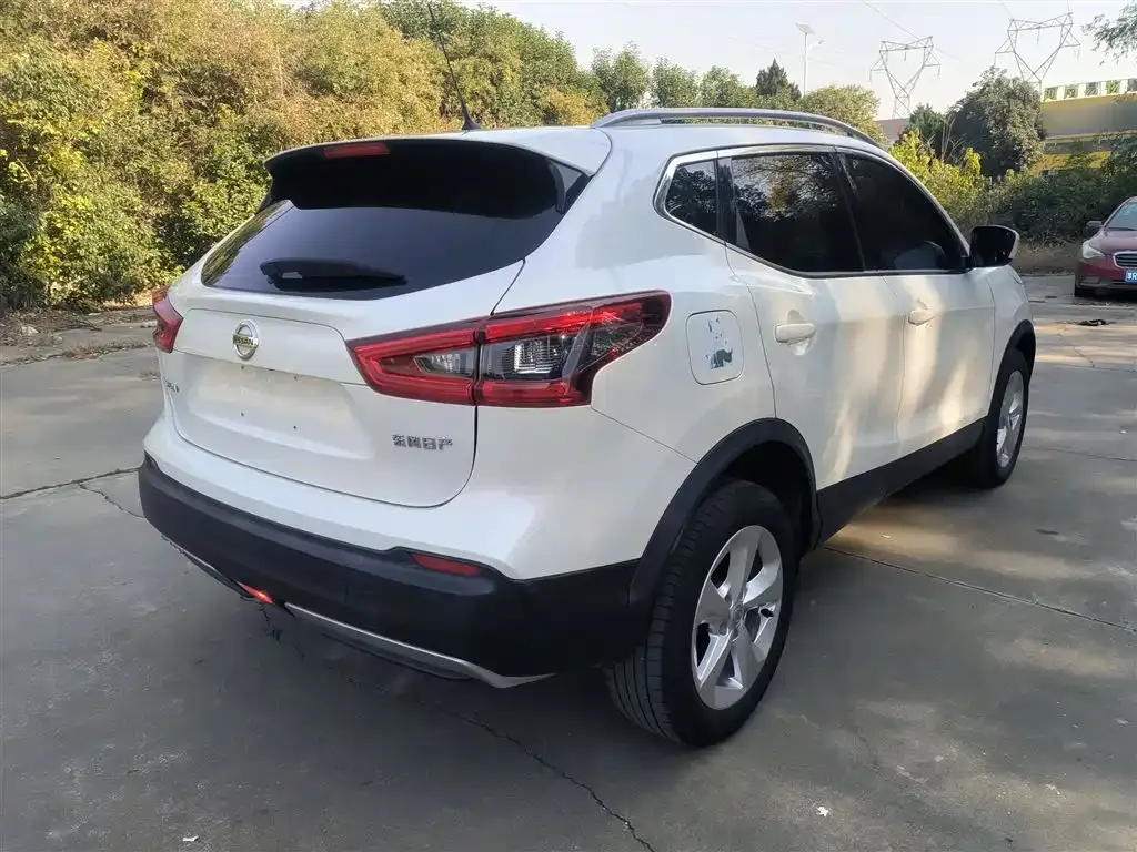 Nissan Qashqai — фото 7