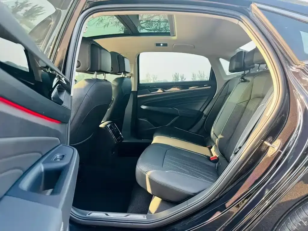 Volkswagen Passat 2022 из CN, фото 7