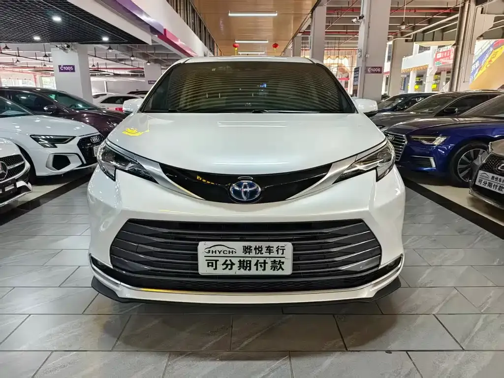 Toyota Sienna — фото 2
