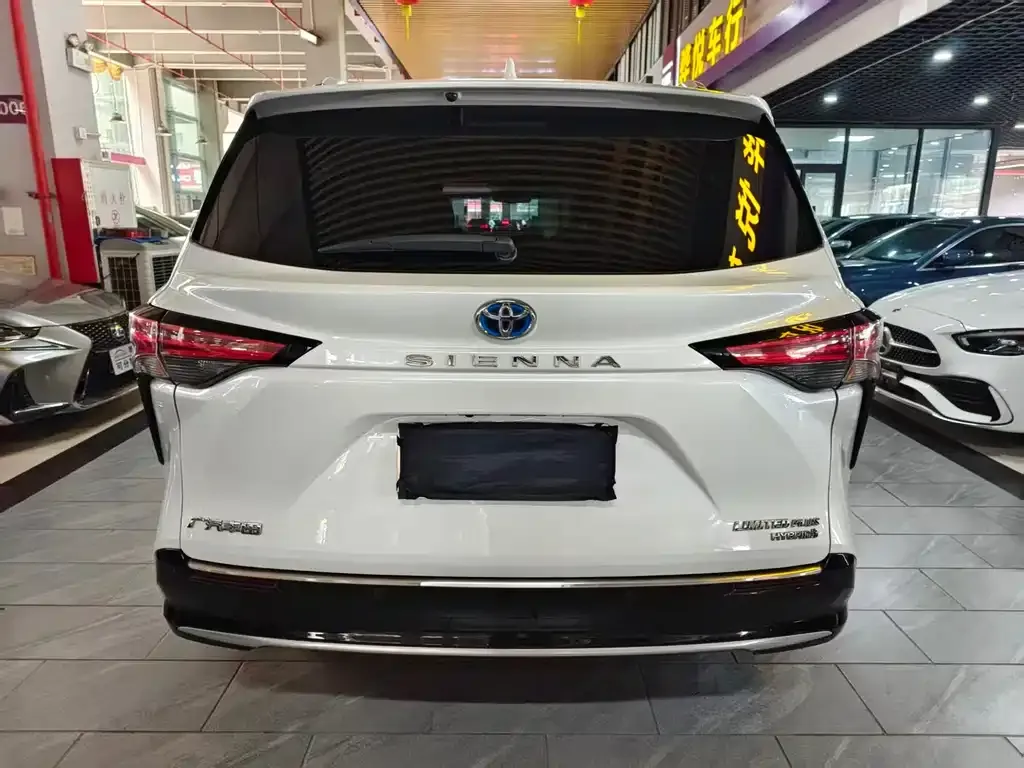 Toyota Sienna — фото 4