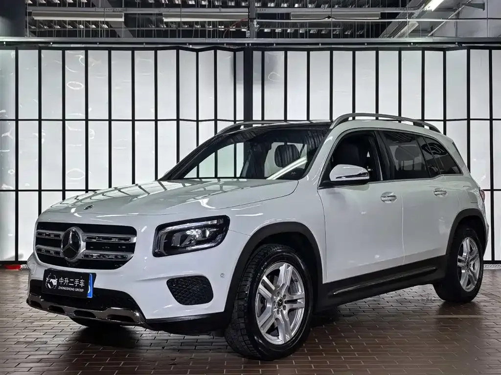Mercedes-Benz GLB — фото 1