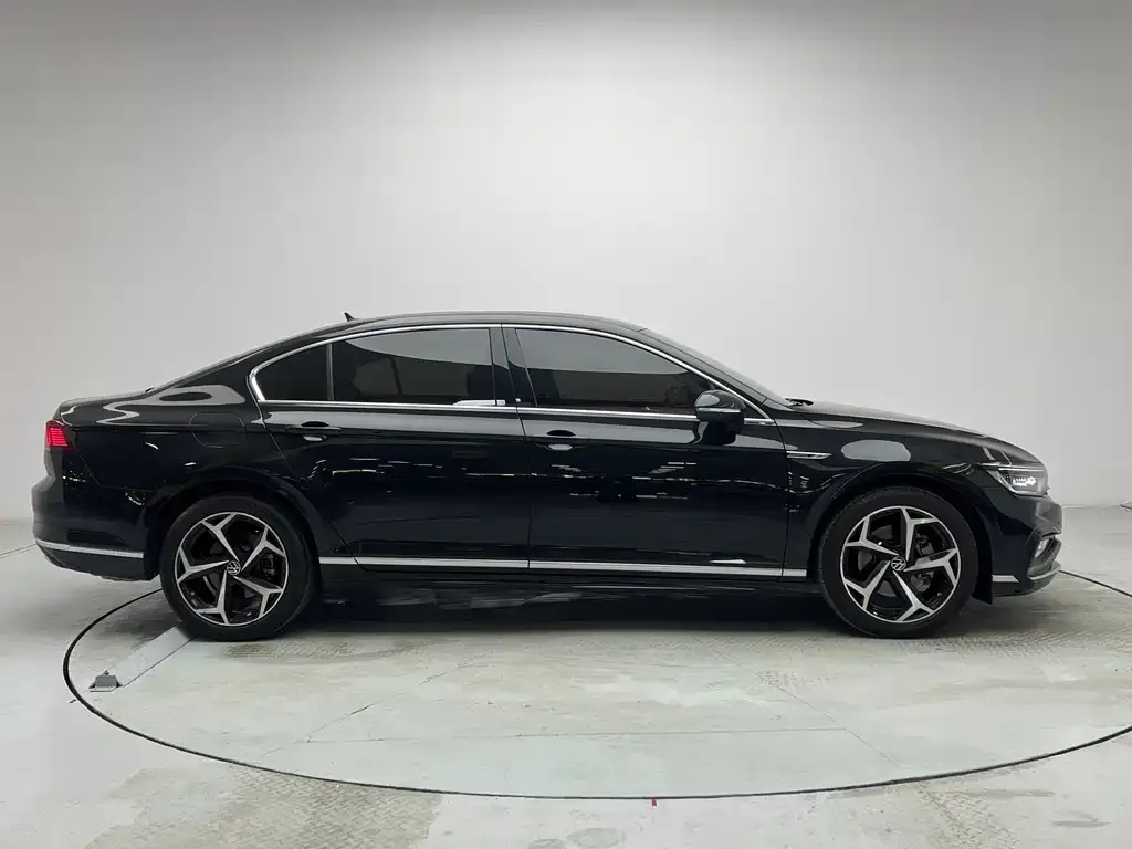 Volkswagen Magotan 2023 из CN, фото 4