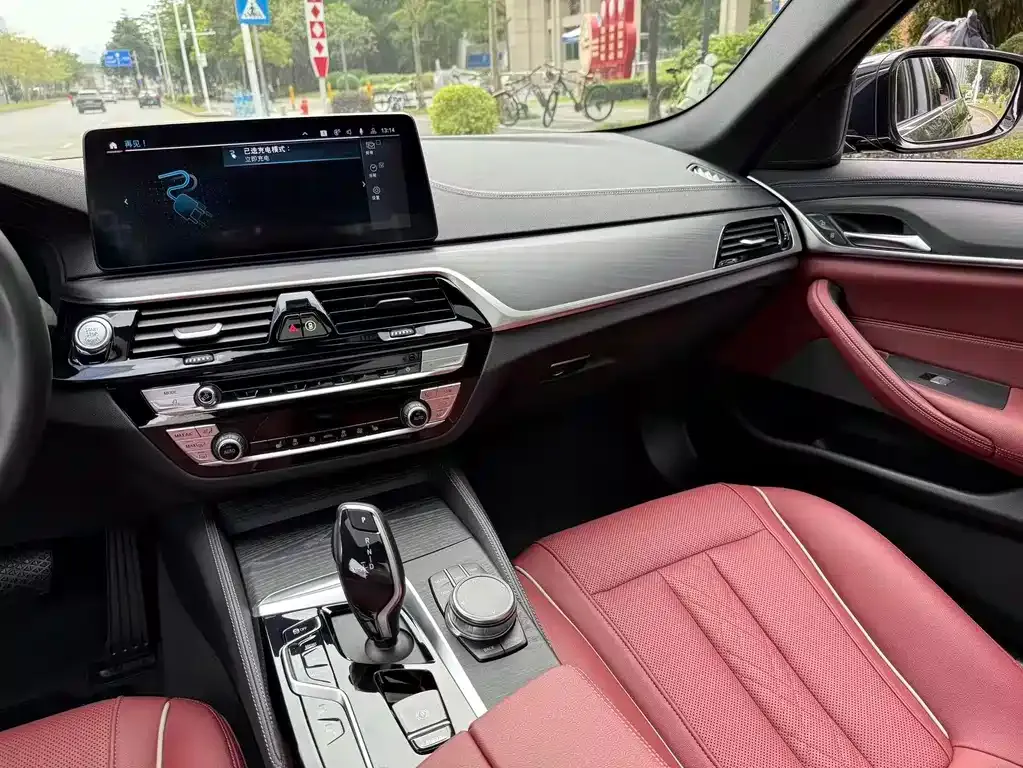 BMW 5 Series New Energy — фото 10