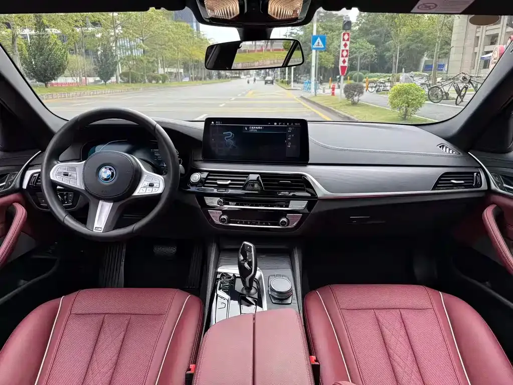 BMW 5 Series New Energy — фото 7