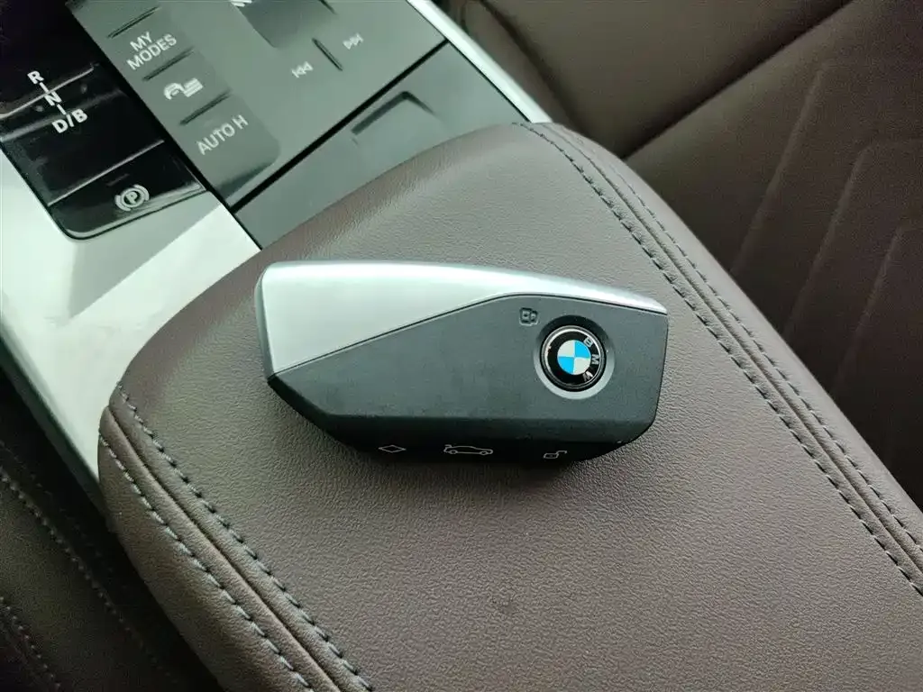 BMW iX1 2024 из CN, фото 9