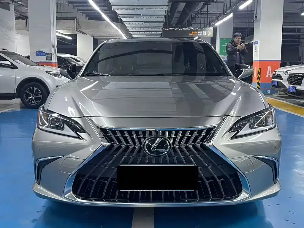 Lexus ES 2023 из CN, фото 2