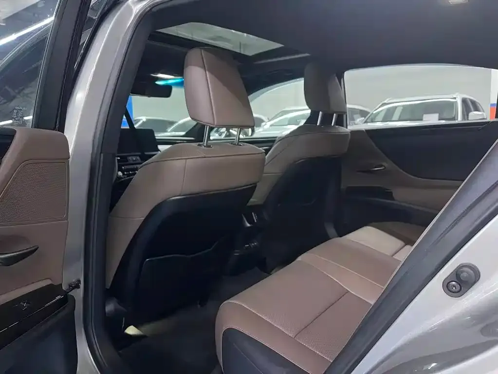 Lexus ES 2023 из CN, фото 6