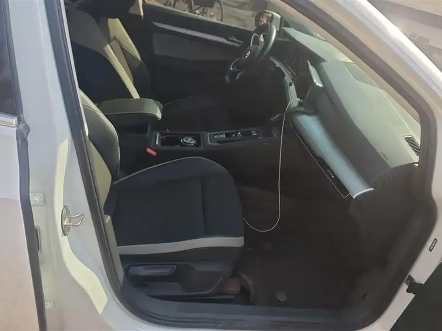 Volkswagen Golf 2021 из CN, фото 8