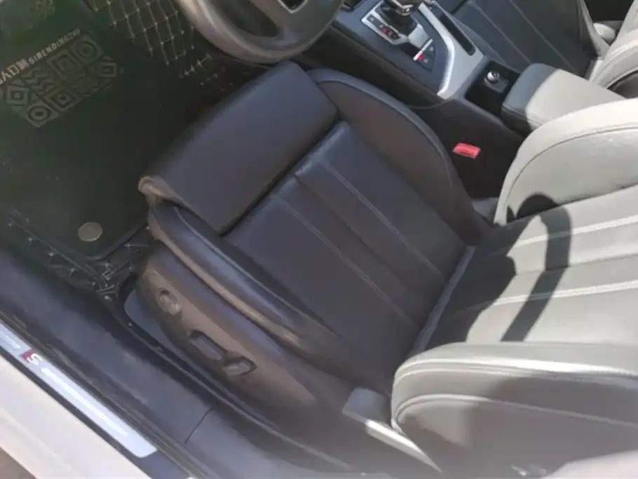 Audi A4L 2021 из CN, фото 9