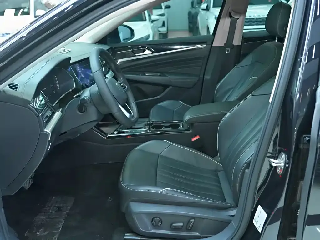 Volkswagen Passat 2023 из CN, фото 6