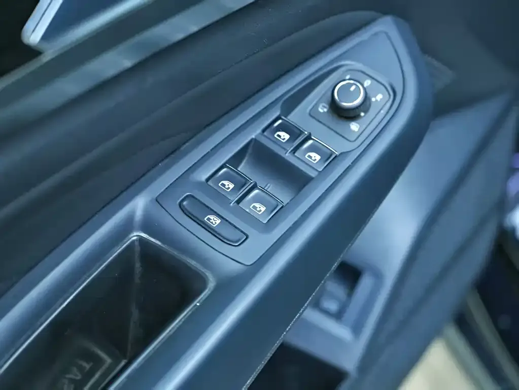 Volkswagen Passat 2023 из CN, фото 9