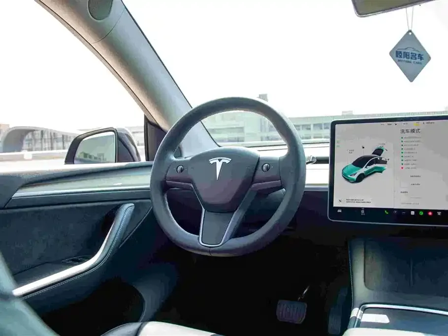 Tesla Model Y — фото 6