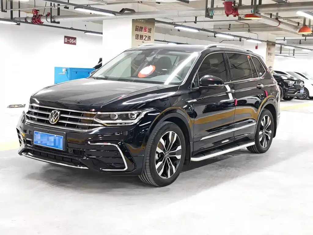 Volkswagen Tiguan L — фото 1