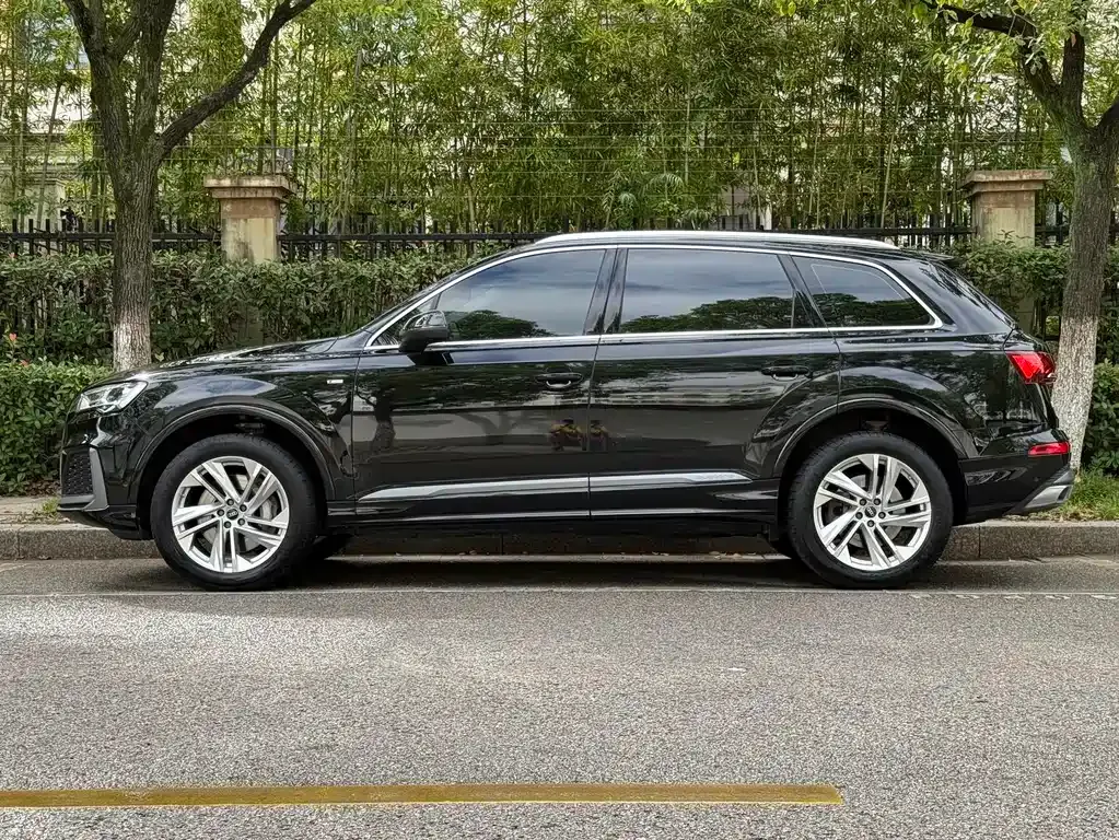 Audi Q7 2023 из CN, фото 3