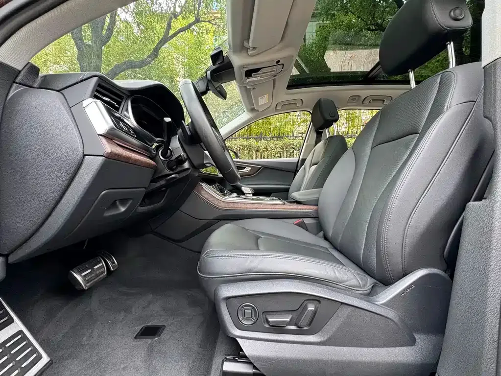 Audi Q7 2023 из CN, фото 8