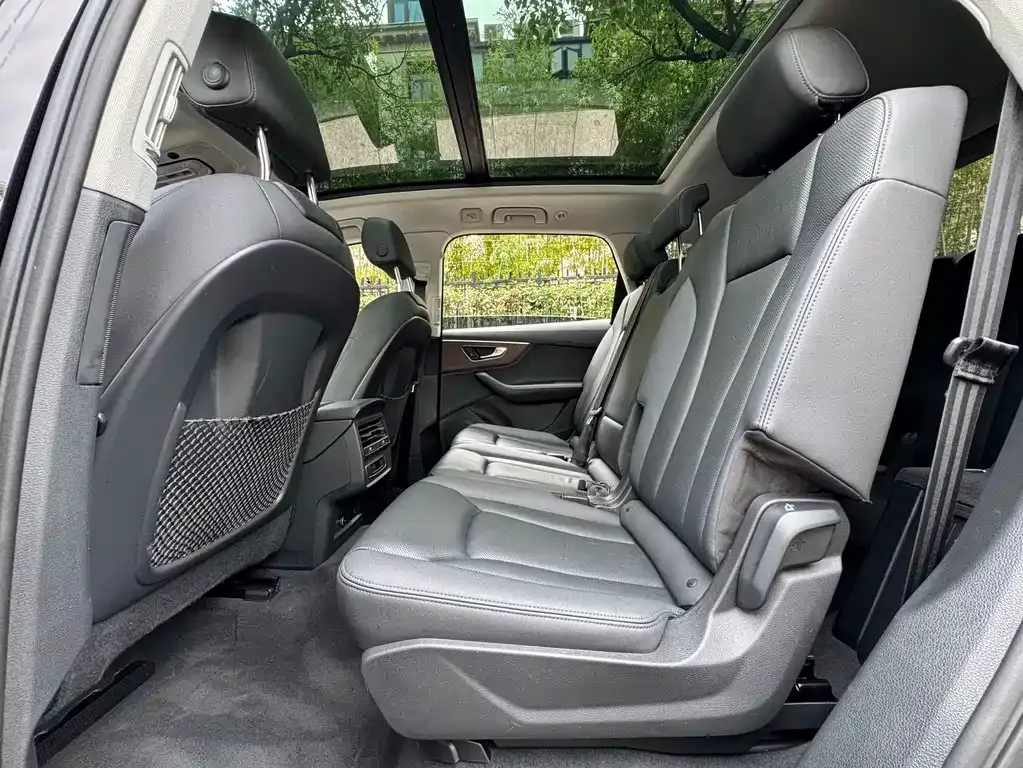 Audi Q7 2023 из CN, фото 9