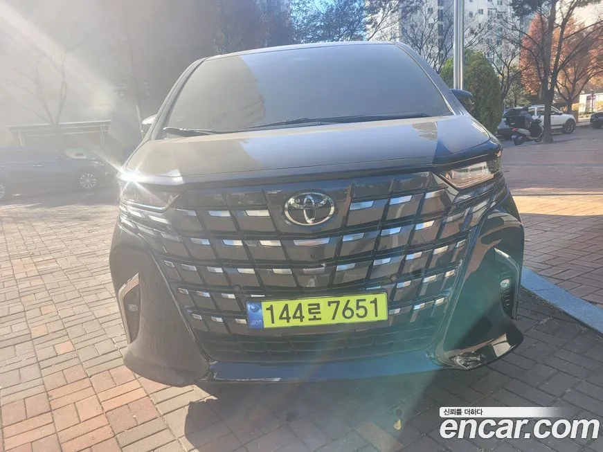 Toyota Alphard — фото 3