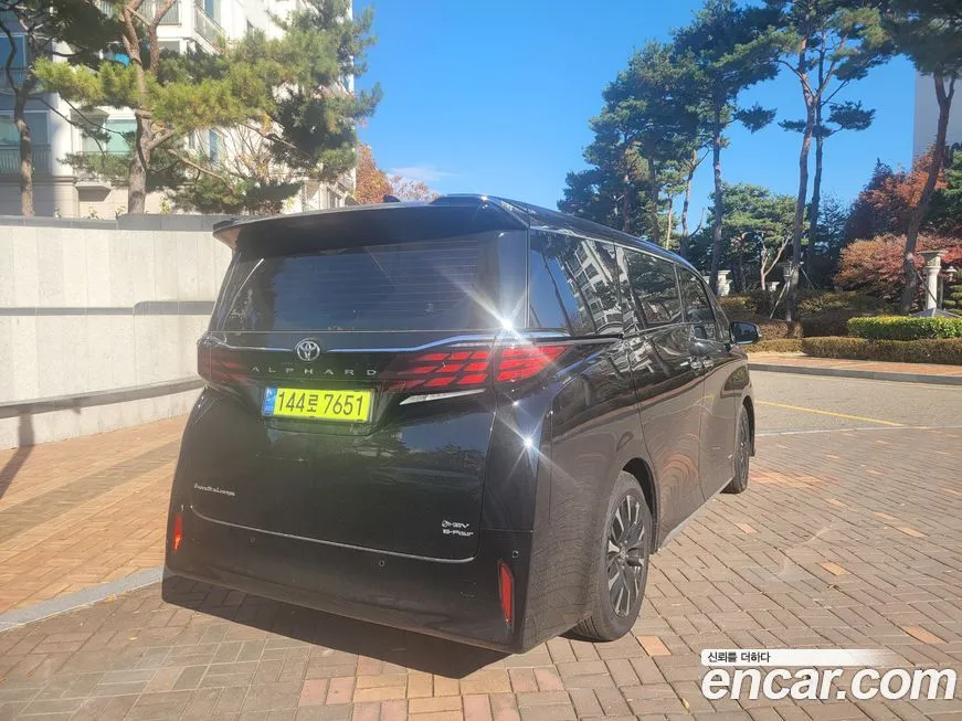 Toyota Alphard — фото 4