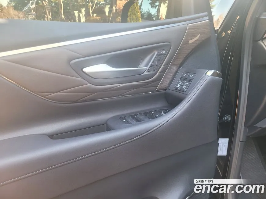 Toyota Alphard — фото 8