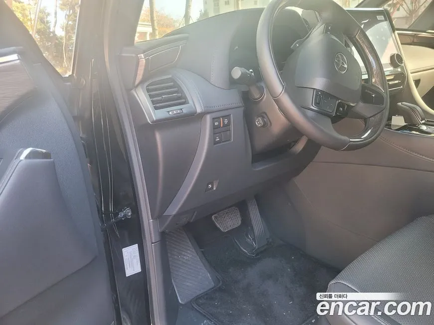 Toyota Alphard — фото 9