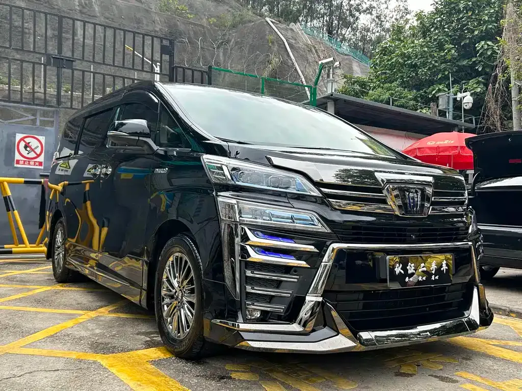 Toyota Alphard — фото 2