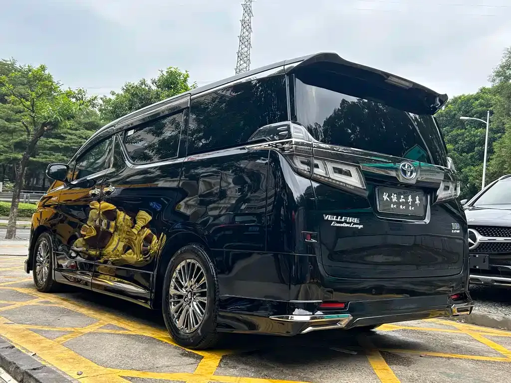 Toyota Alphard — фото 3