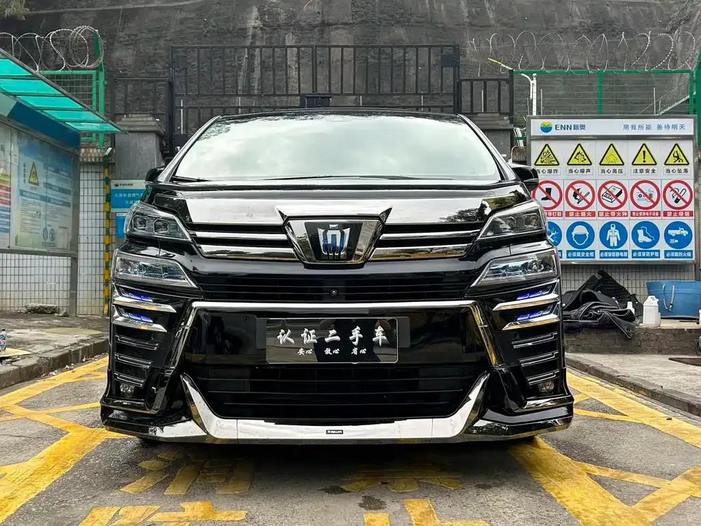 Toyota Alphard — фото 5